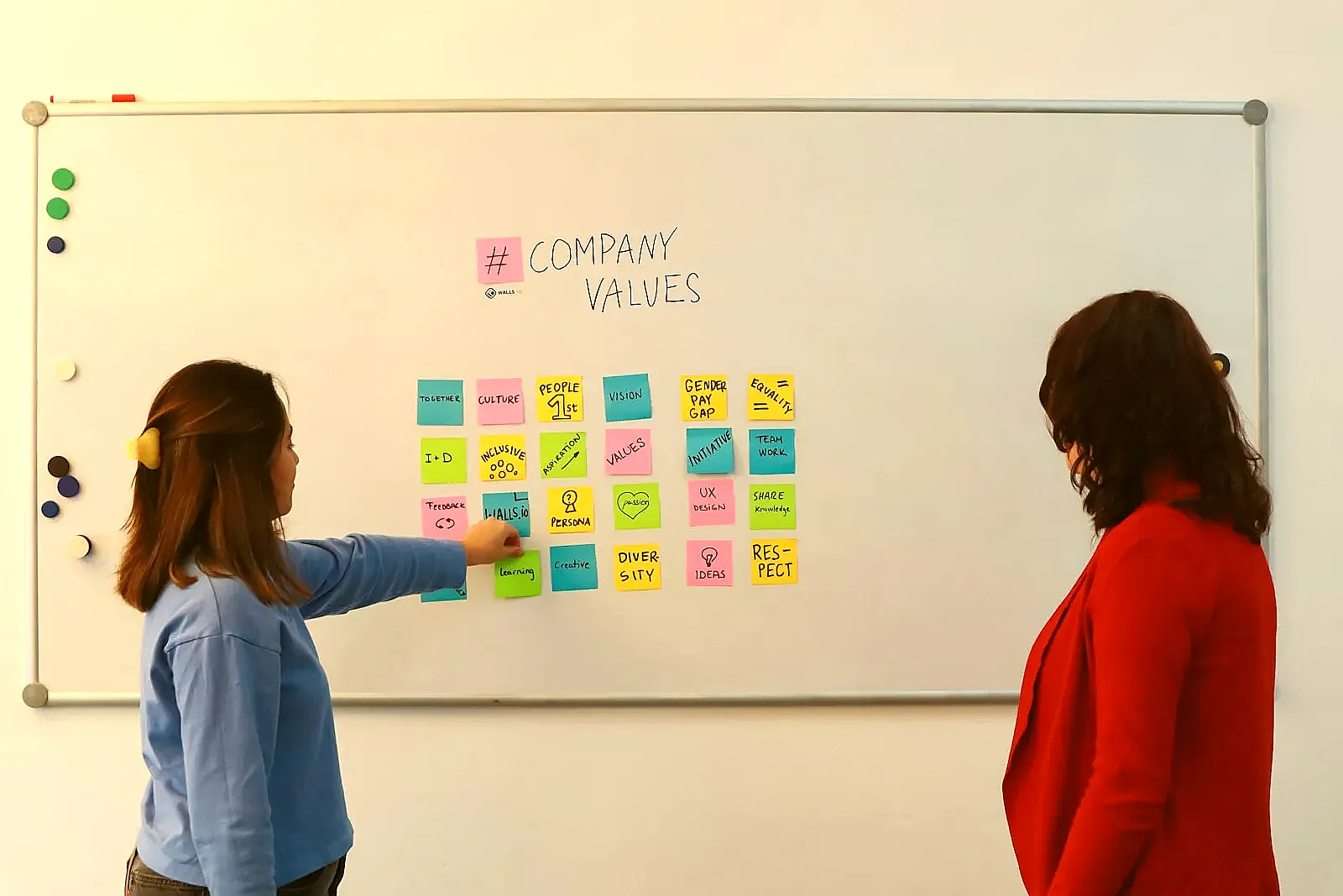 A job search planning board showing shortlisted companies, roles, and priorities.