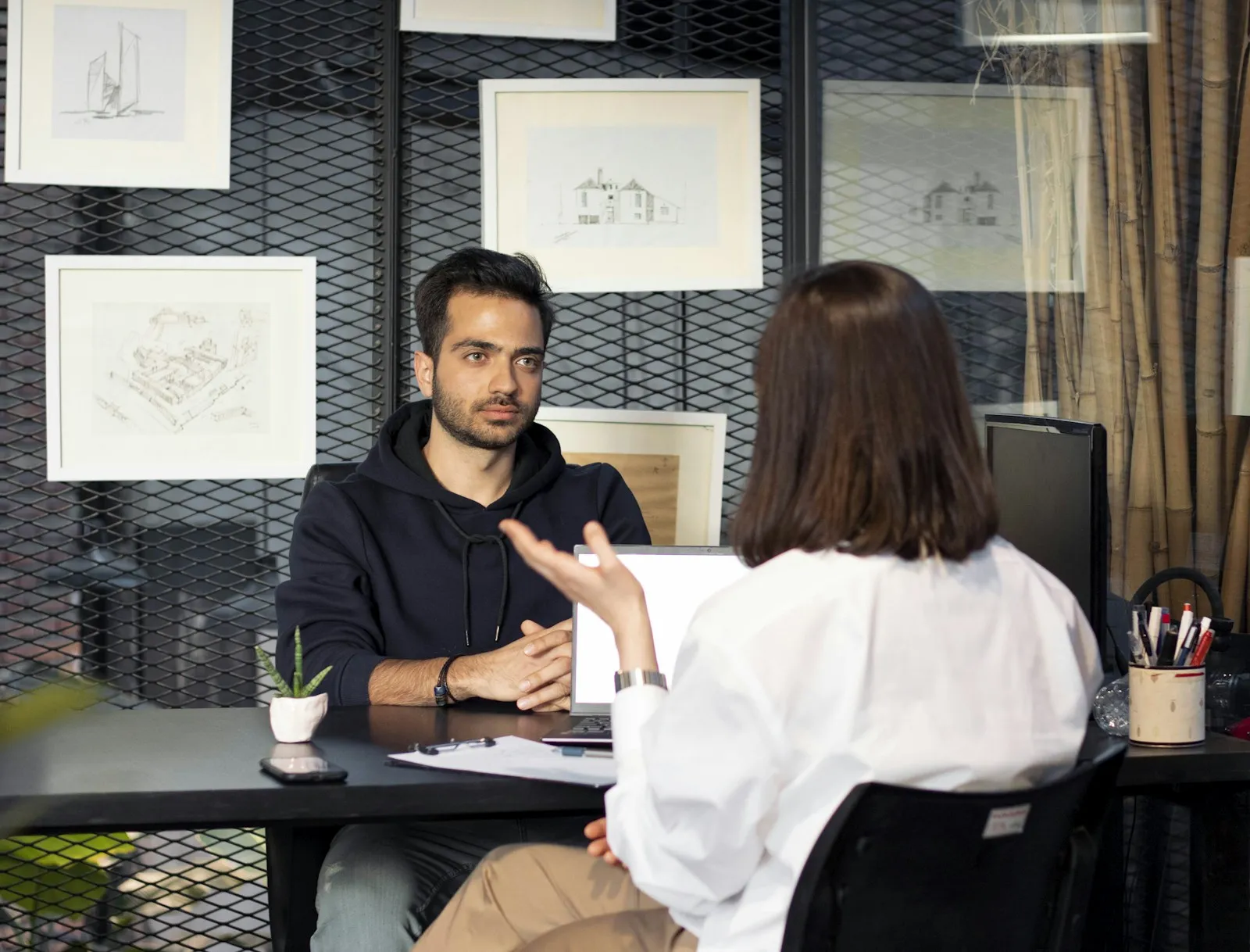 Job seeker planning a executive assistant application